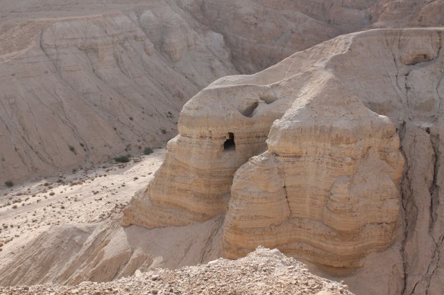 Cave-where-scrolls-were-found